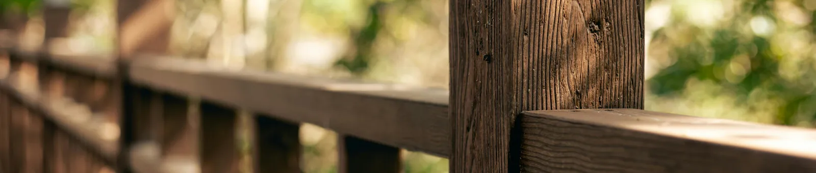 Deck railings: balancing safety and style